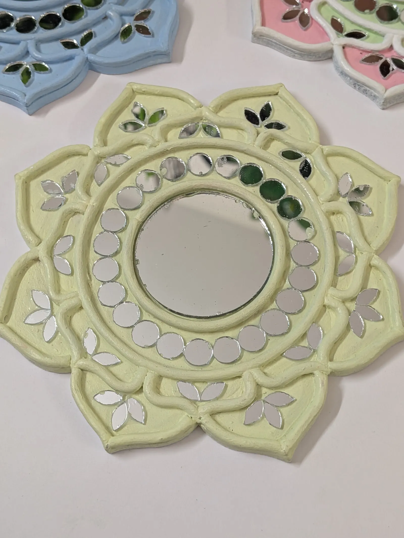 Mogra Apple Green, view 2